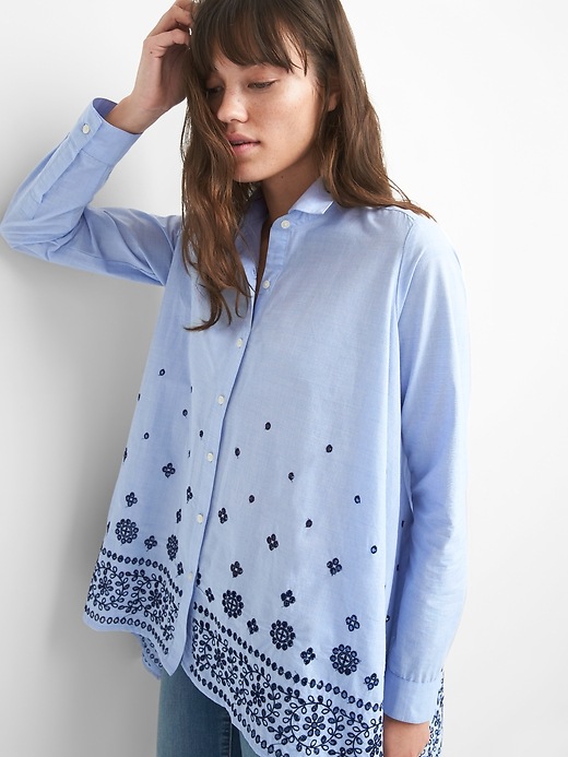 Image number 5 showing, Handkerchief Hem Embroidered Shirt in End-On-End Poplin