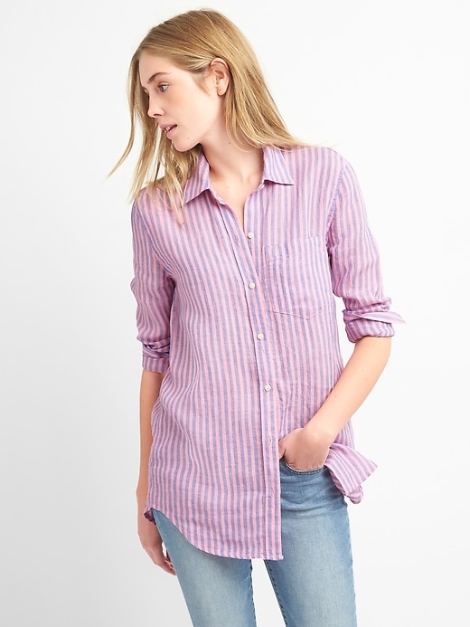 1 of 8 showing, with the color purple of product Oversize Boyfriend Shirt in Linen