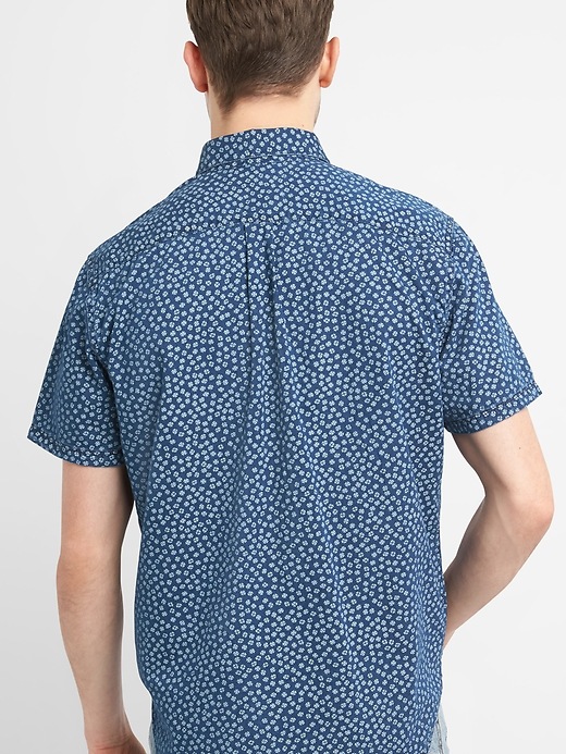 Image number 2 showing, Standard Fit Print Short Sleeve Shirt in Denim