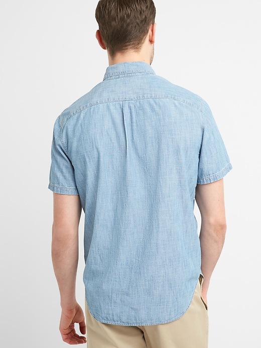 Image number 2 showing, Standard Fit Short Sleeve Shirt in Chambray