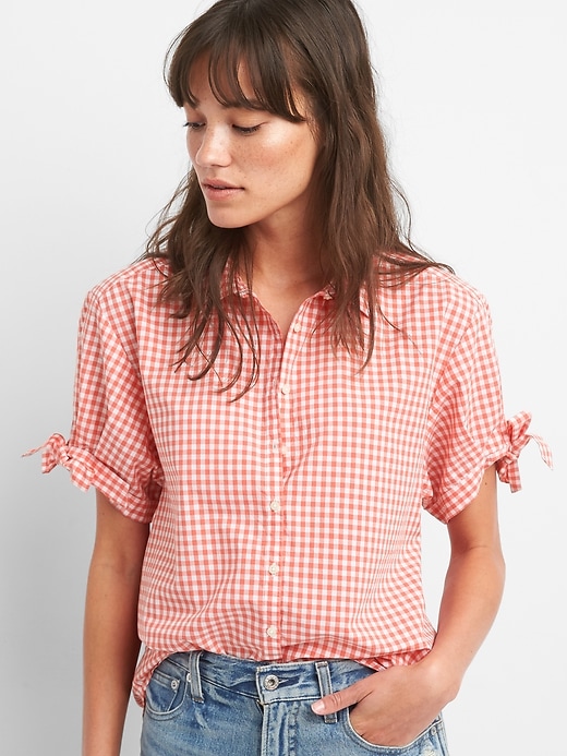 1 of 8 showing, with the color pink  gingham of product Short Tie-Sleeve Gingham Shirt in Poplin