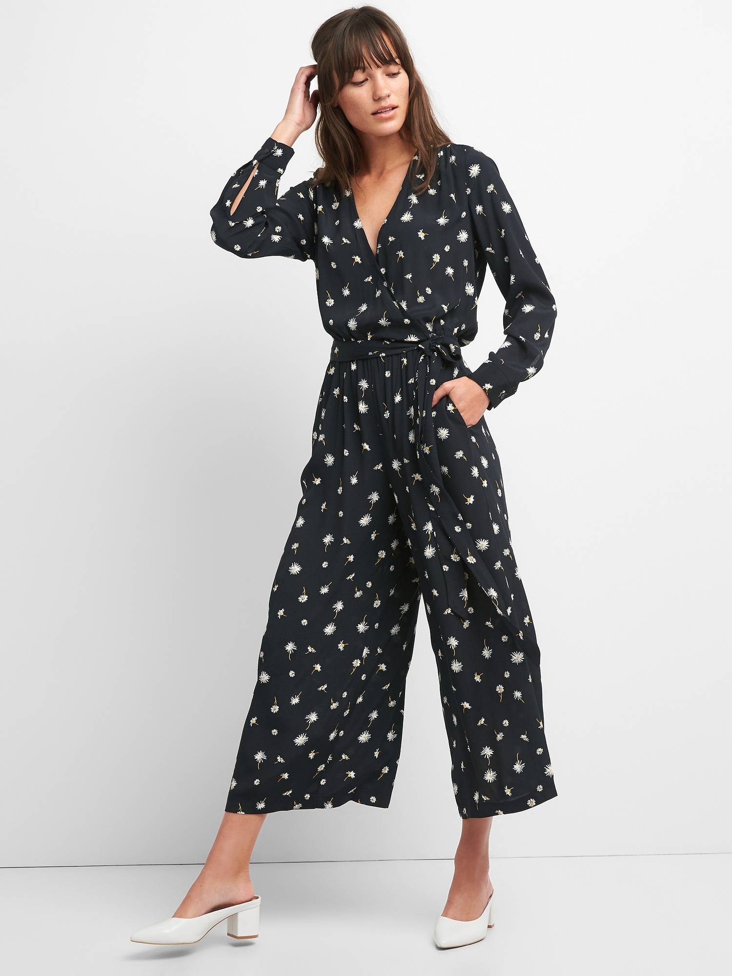 Женские комбинезоны Gap Long Sleeve Wrap Jumpsuit