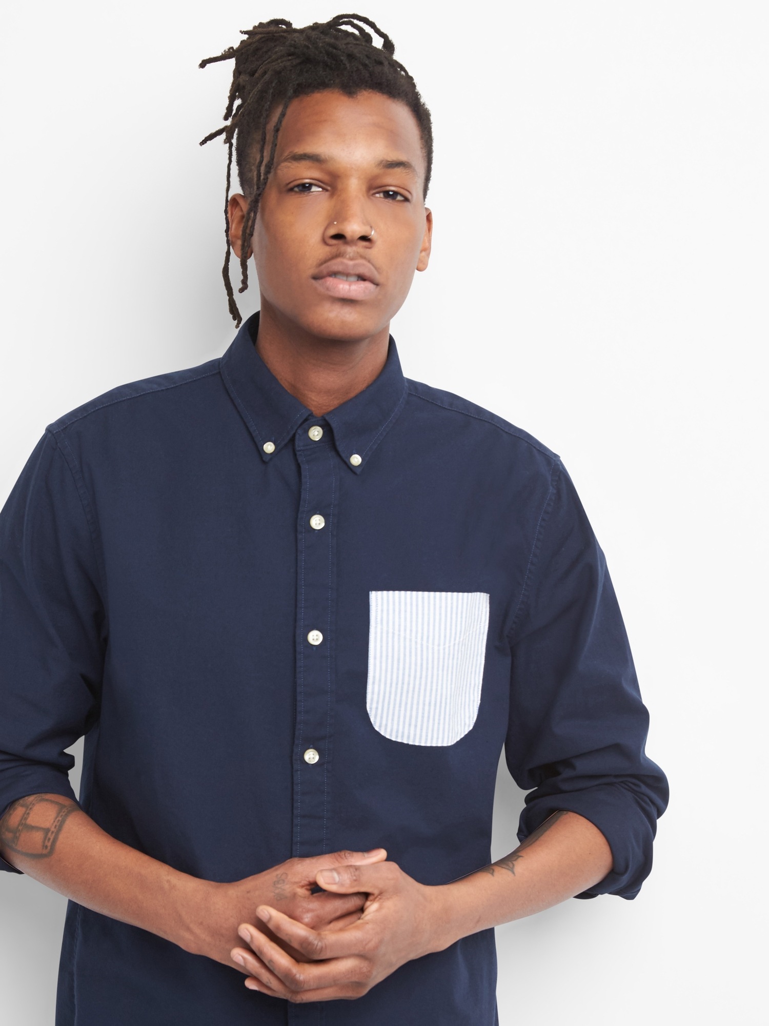 Standard Fit Shirt in Oxford with Contrast Pocket Gap