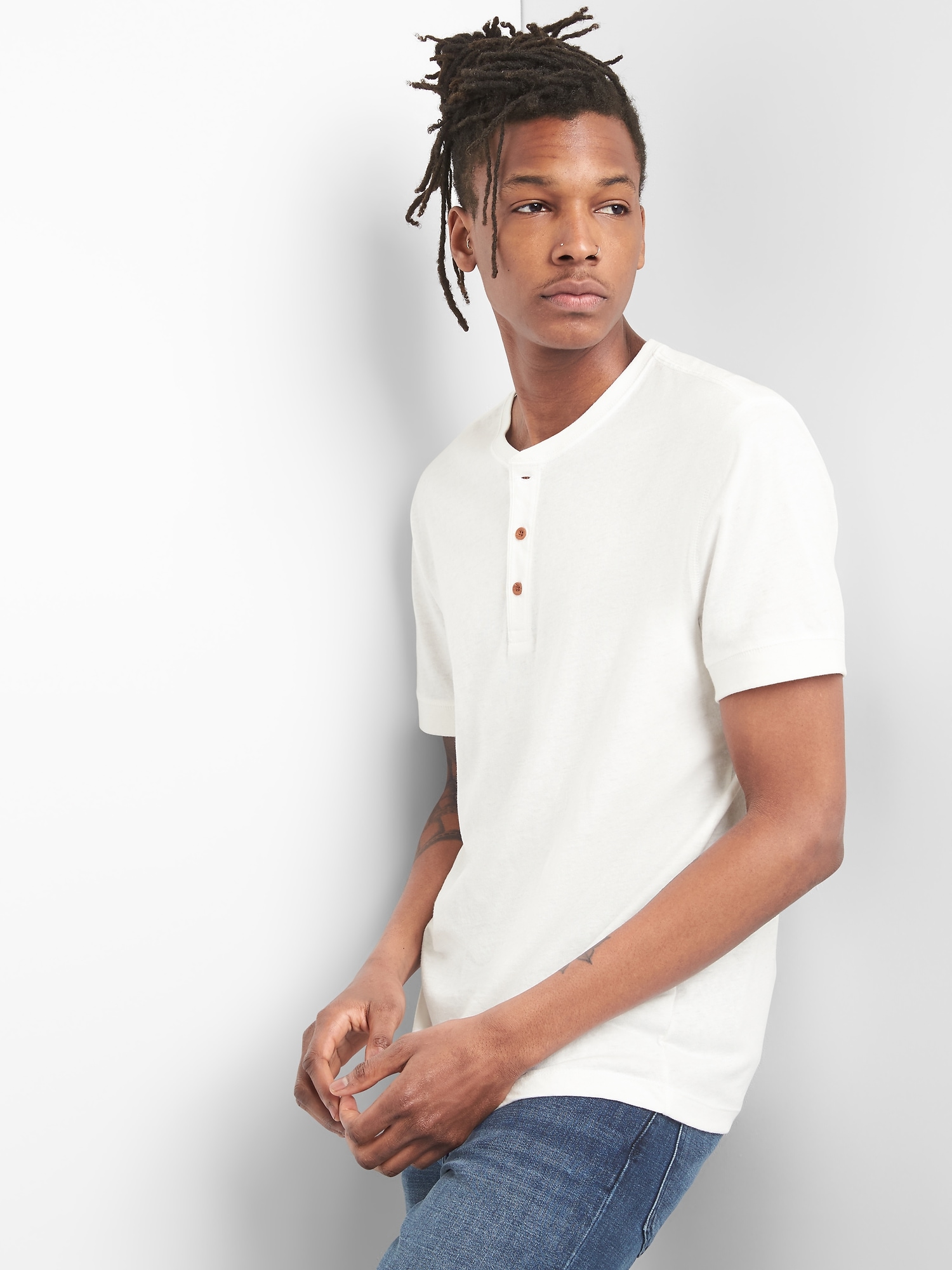 Short Sleeve Henley in Linen Gap