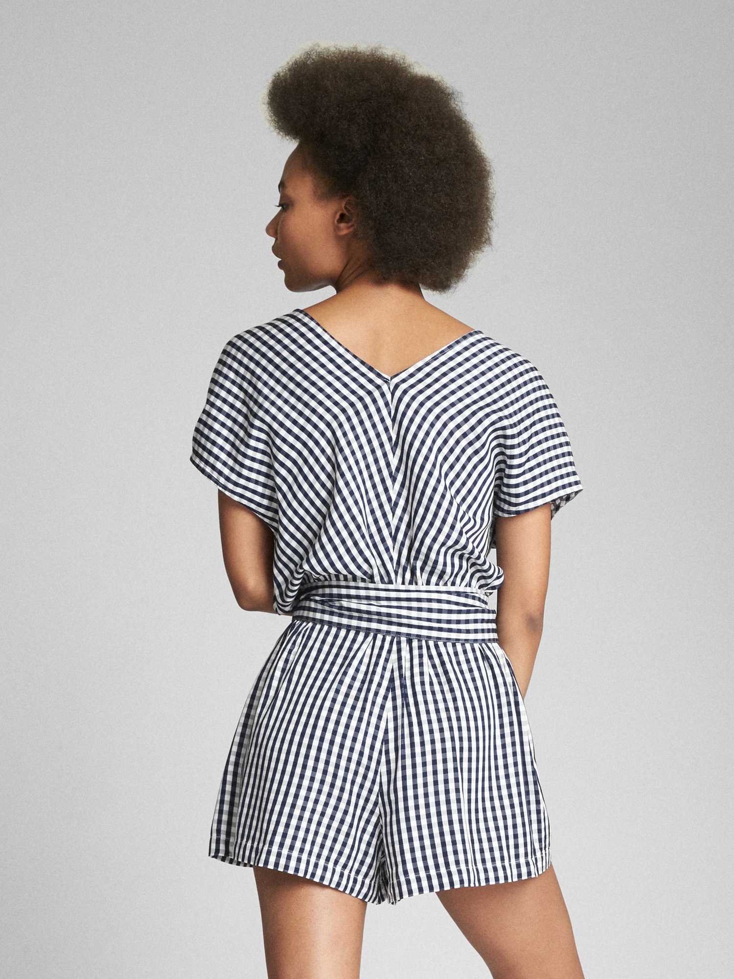 Женские комбинезоны Gap Short Sleeve Tie-Belt Romper in Modal — фото 2