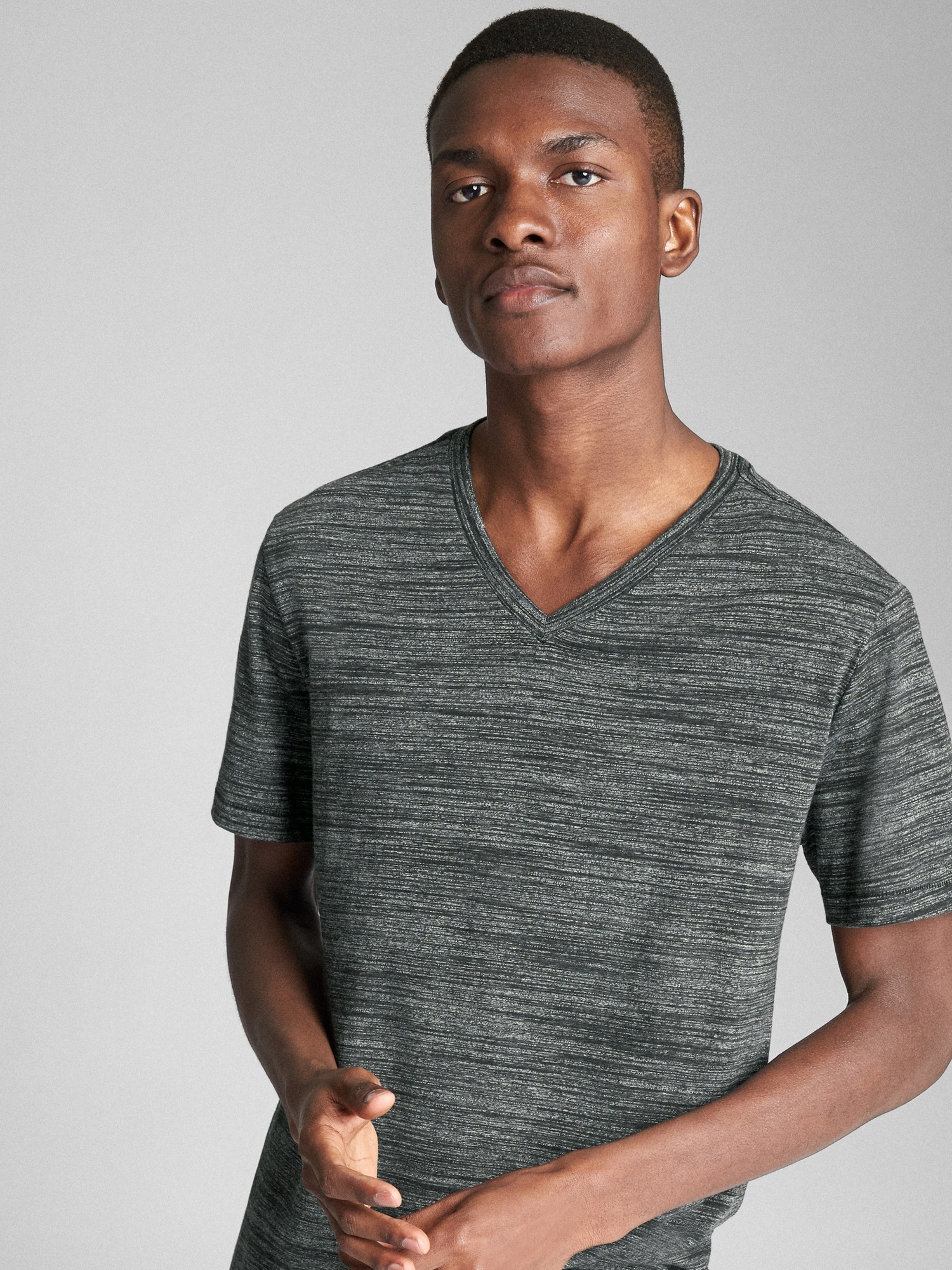 Gap essential outlet v neck