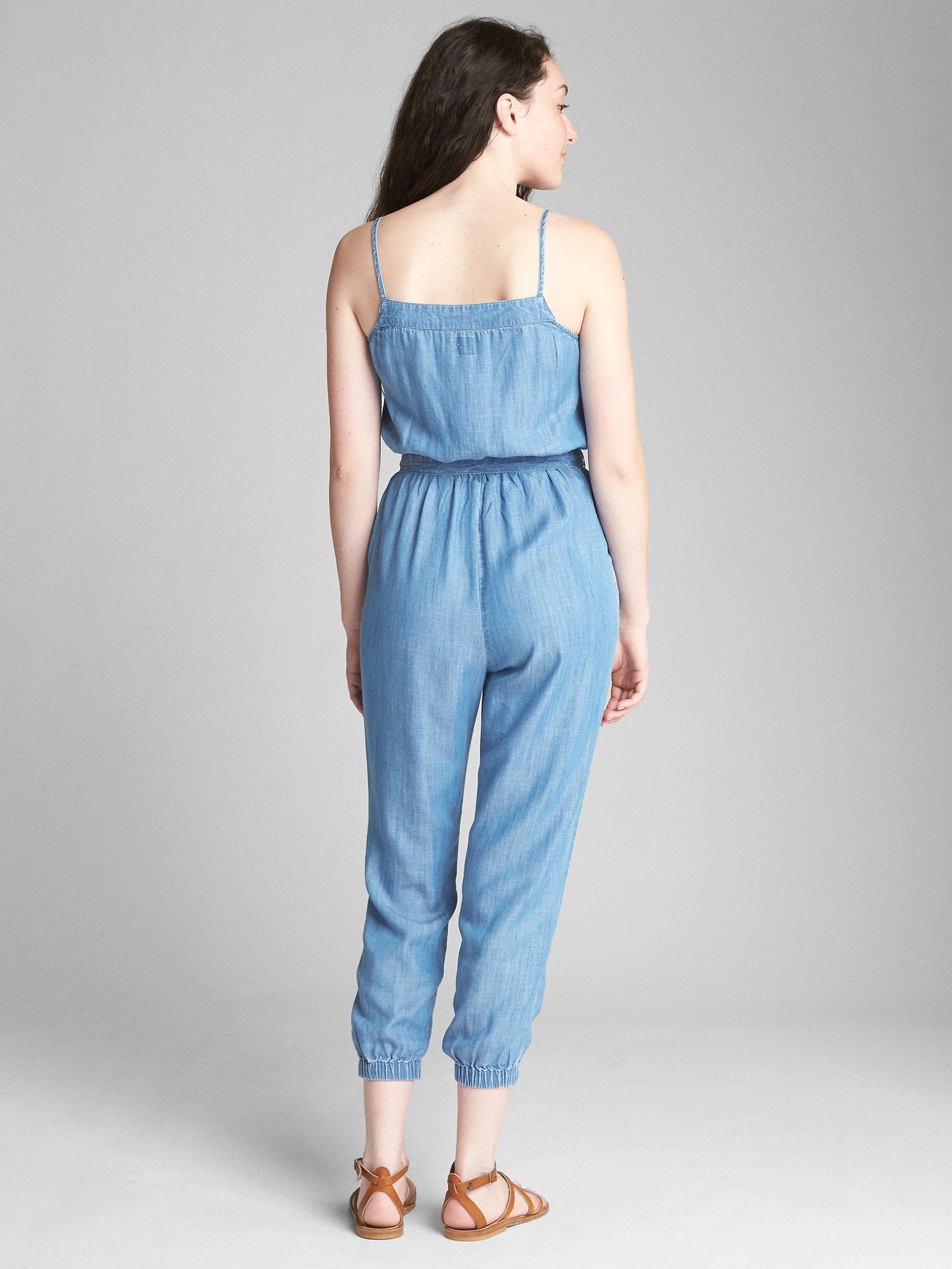 Женские комбинезоны Gap Zip-Front Cami Jumpsuit in TENCEL™ — фото 2