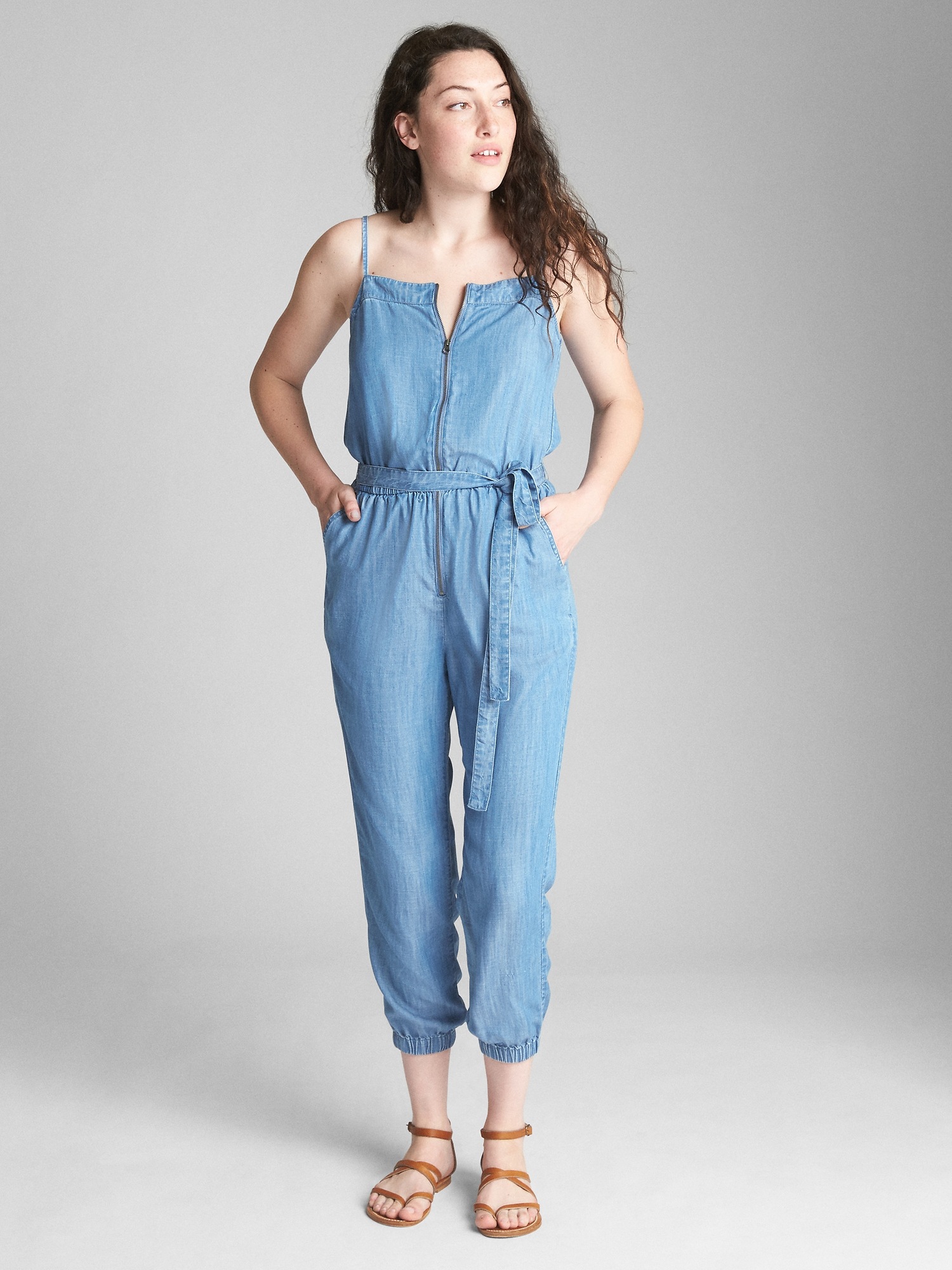 Женские комбинезоны Gap Zip-Front Cami Jumpsuit in TENCEL™