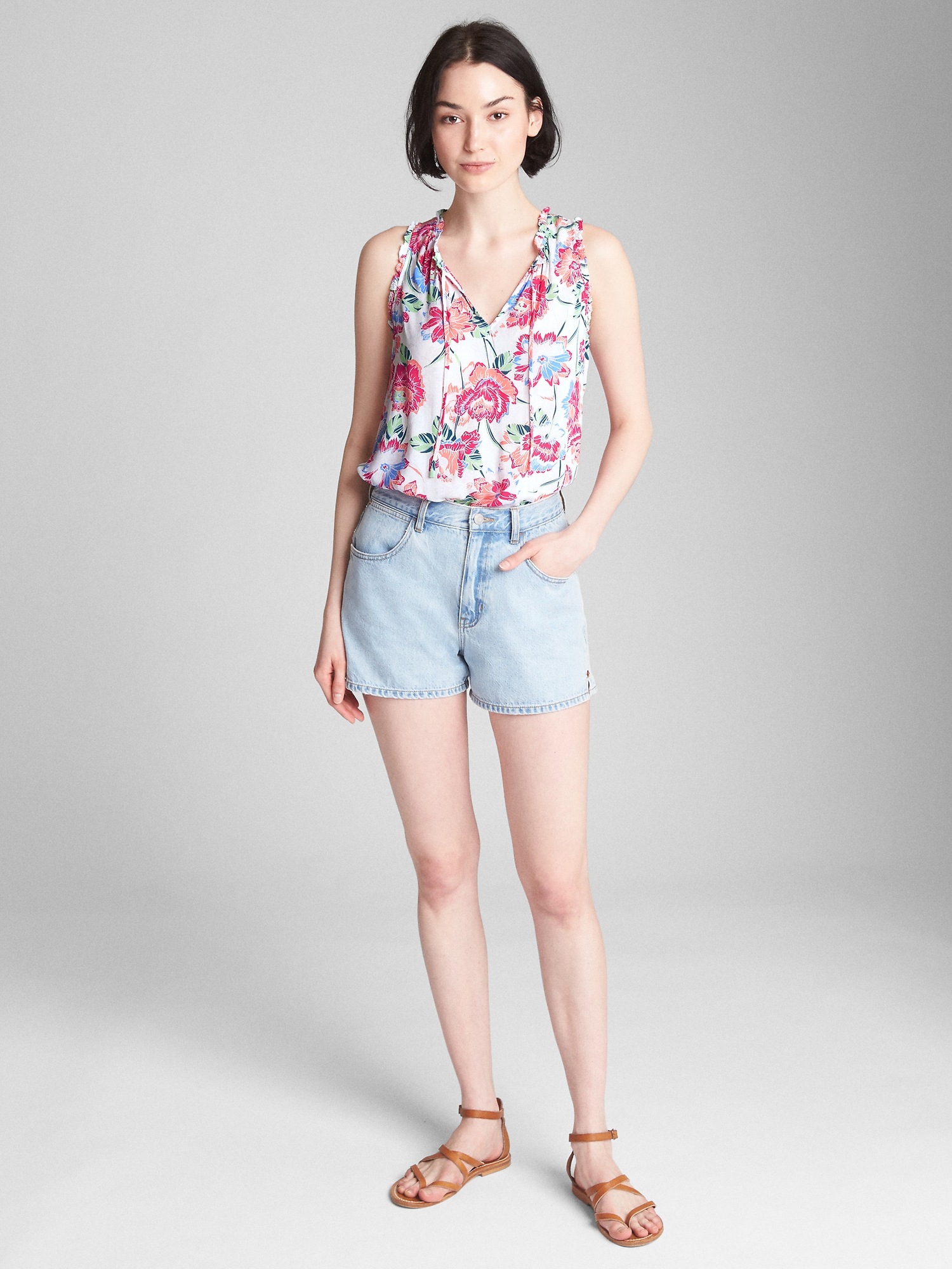 Optical Groove UPF50 Sleeveless Split Neck Top