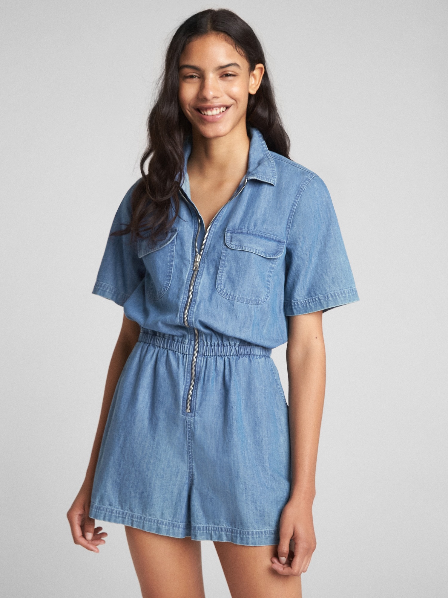 Женские комбинезоны Gap Short Sleeve Zip Denim Romper