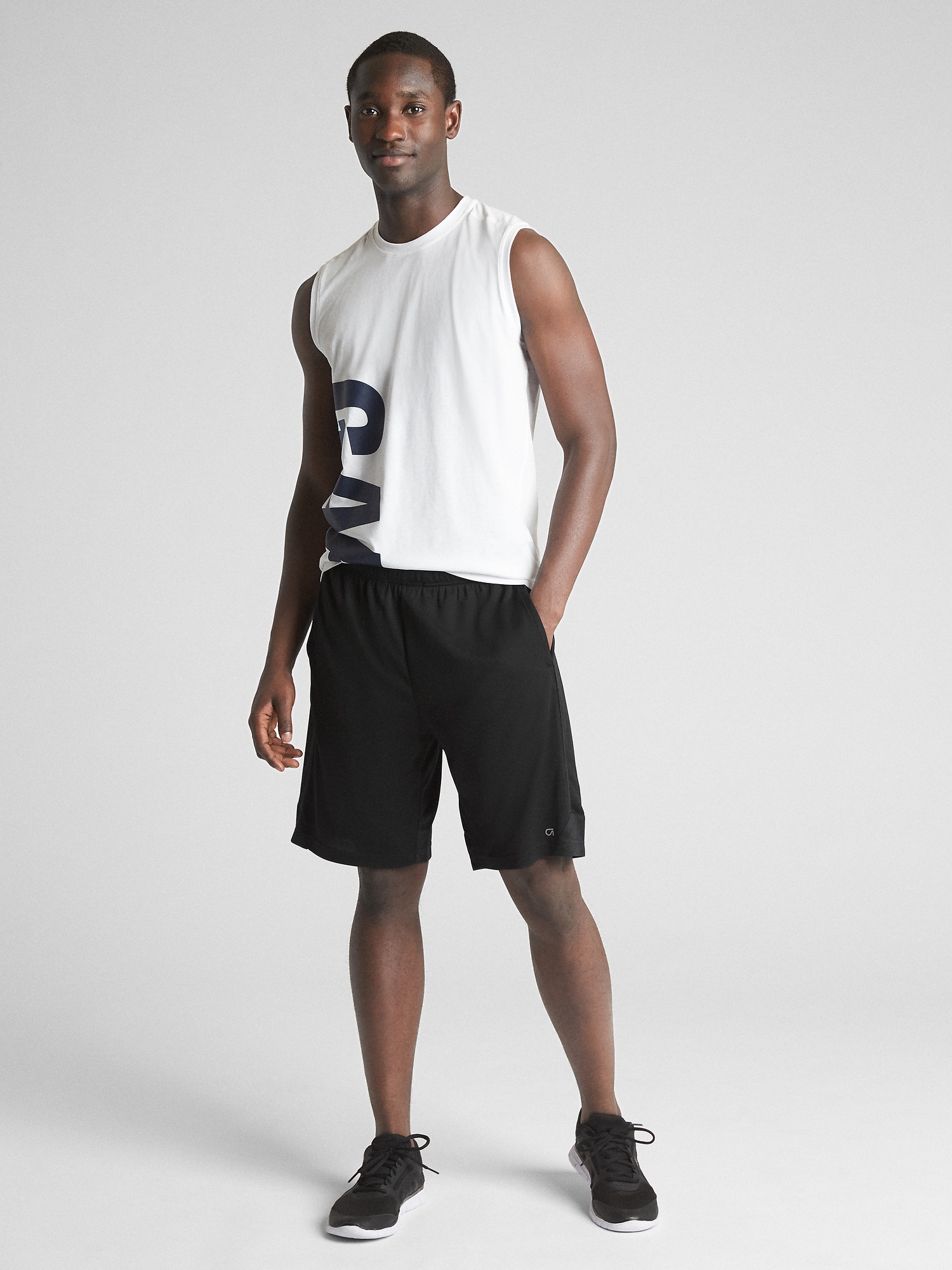 GapFit 10" Mesh Shorts Gap