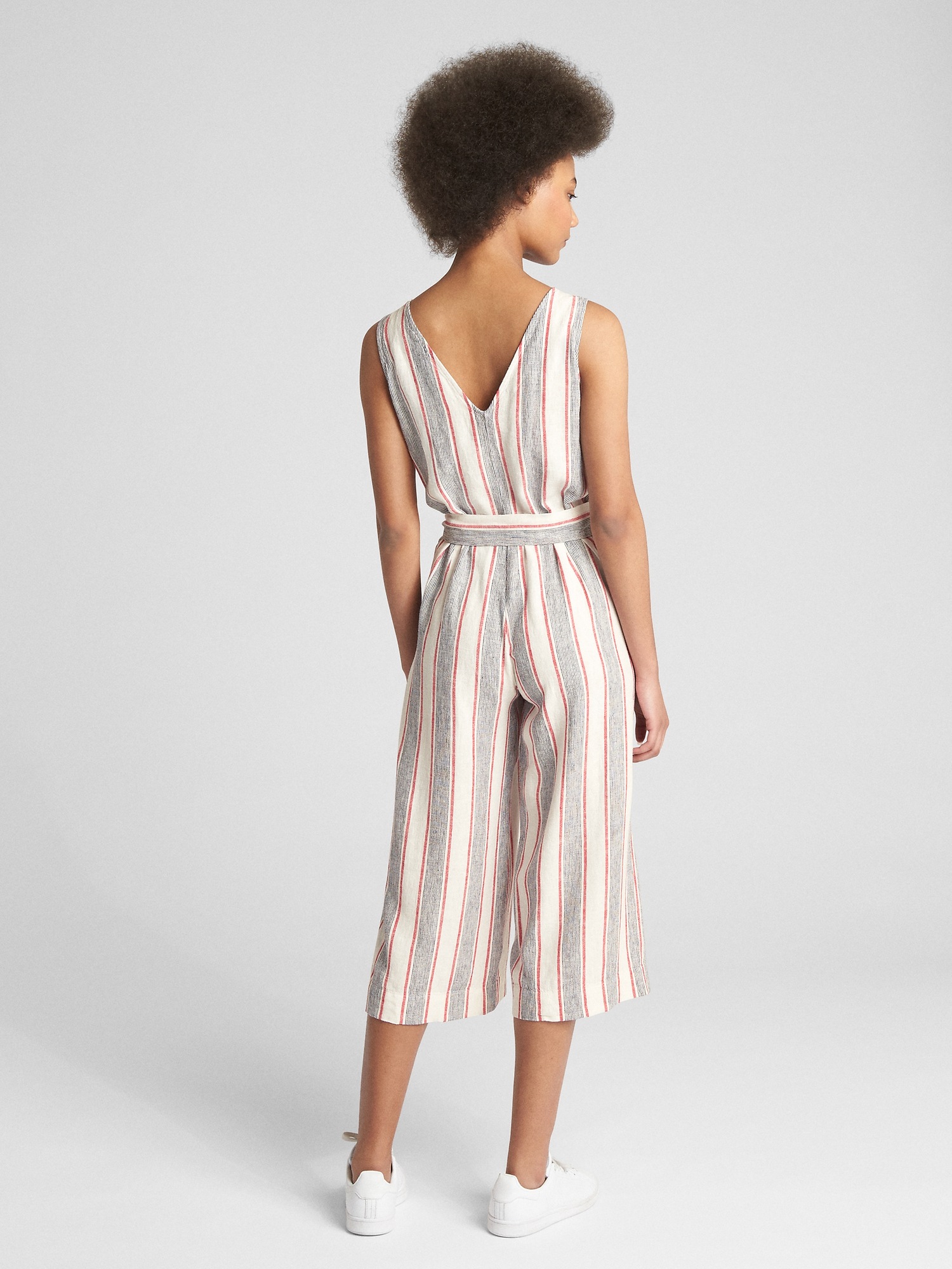 Женские комбинезоны Gap Sleeveless Tie-Belt Stripe Jumpsuit in Linen — фото 2