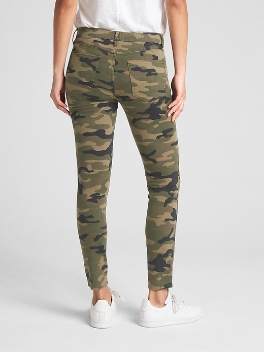 Image number 2 showing, Mid Rise True Skinny Ankle Jeans in Camo
