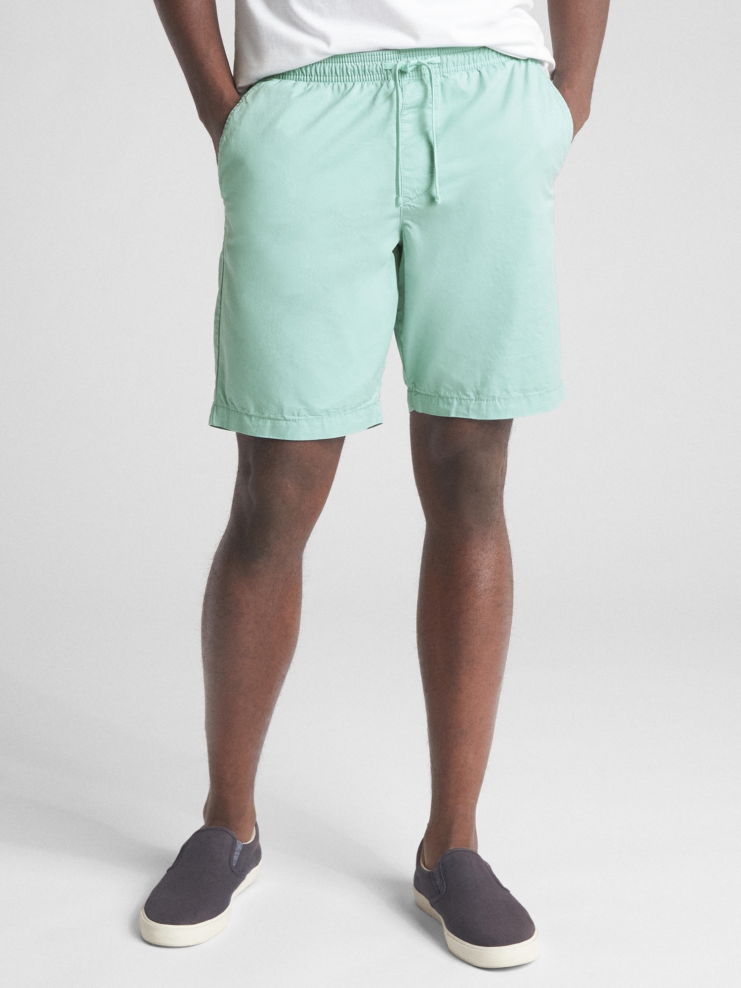 9" Drawstring Shorts in Twill Gap