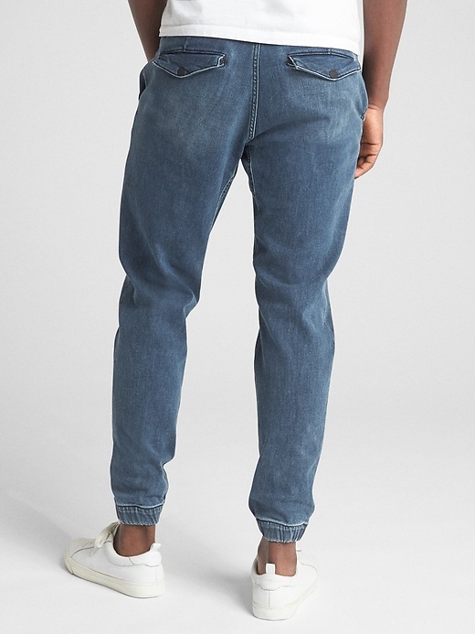 Image number 2 showing, Wearlight Jeans in Slim Fit with GapFlex