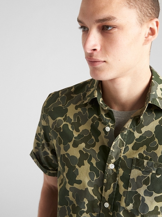 Image number 5 showing, Camo Print Short Sleeve Shirt in Standard Fit