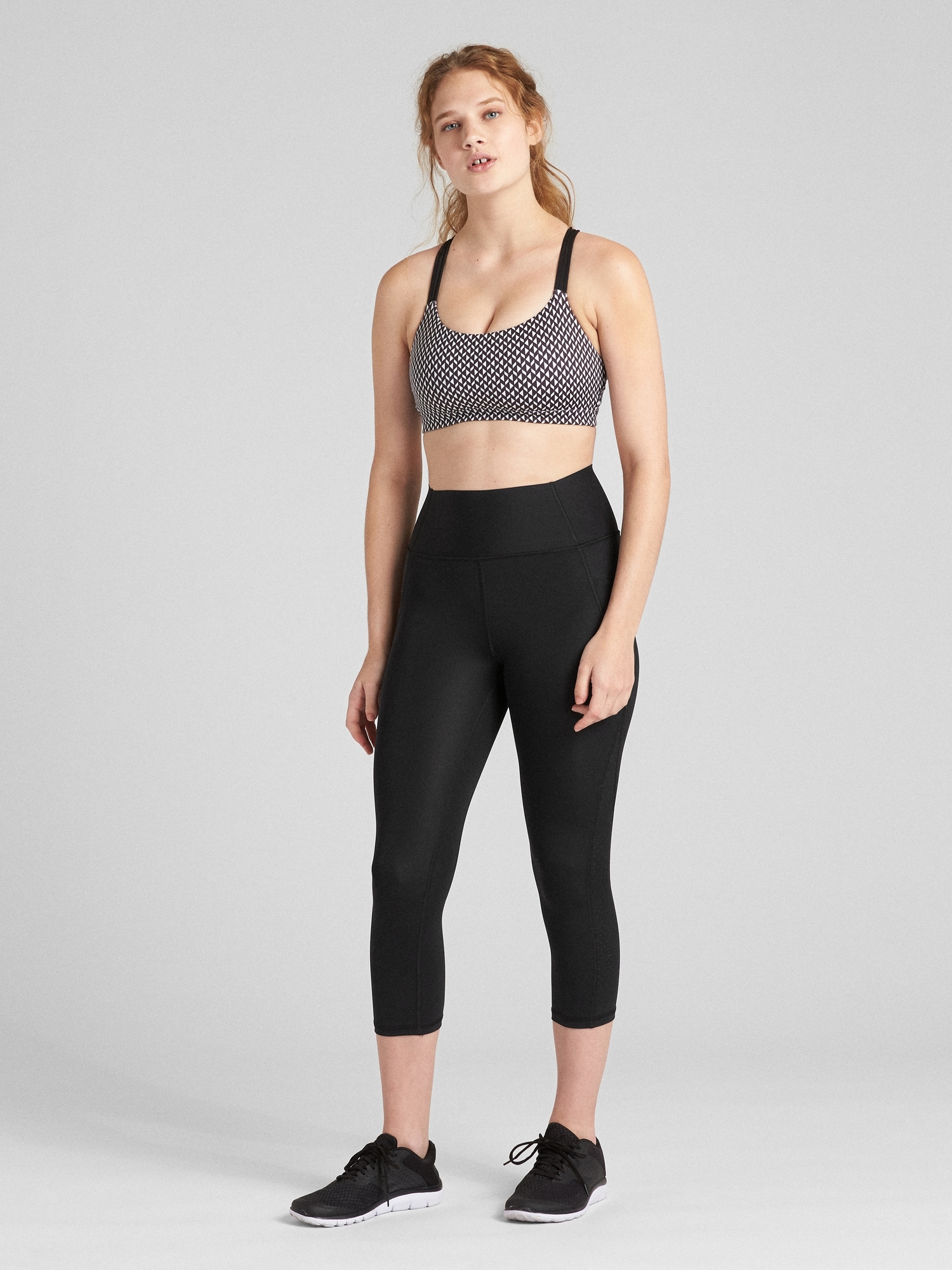 GapFit High Rise Capri Leggings in Sculpt Revolution