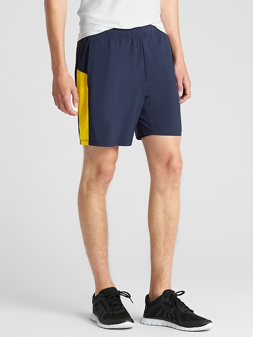 Image number 9 showing, GapFit 7" 2-in-1 Trainer Shorts