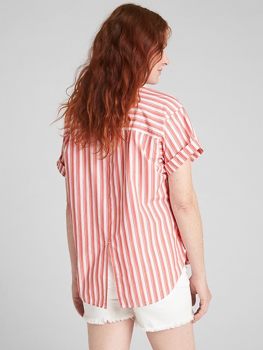 Image number 2 showing, Split-Back Short Sleeve Shirt in Stripe Poplin