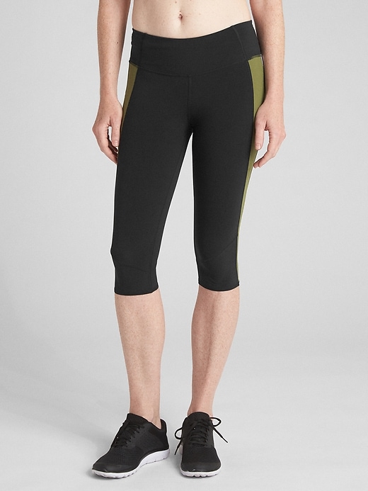 View large product image 1 of 1. GFast Sprint Tech Crop Leggings