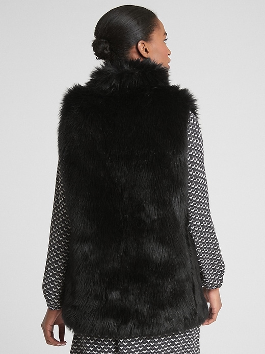 Gap black fur vest clearance