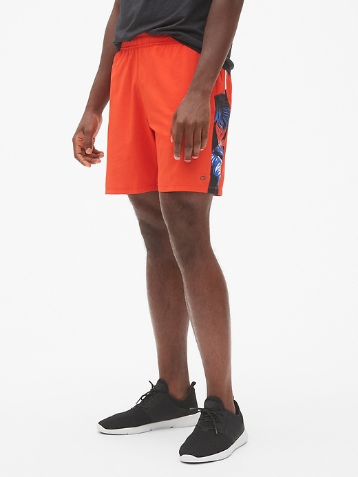 Image number 7 showing, GapFit 7" 2-in-1 Trainer Shorts