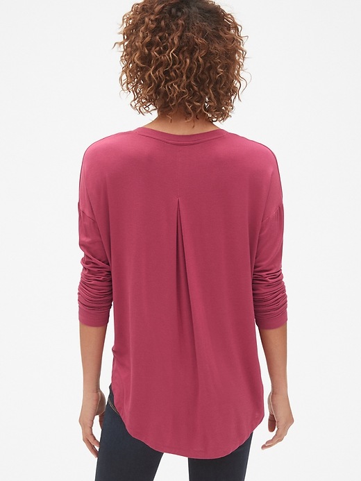 Image number 2 showing, Long Sleeve V-Neck T-Shirt in Luxe Jersey