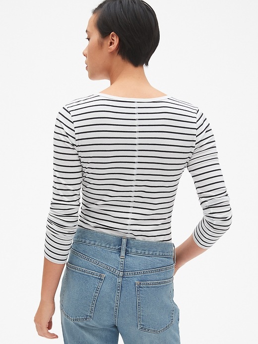 Image number 2 showing, Featherweight Long Sleeve Stripe V-Neck T-Shirt
