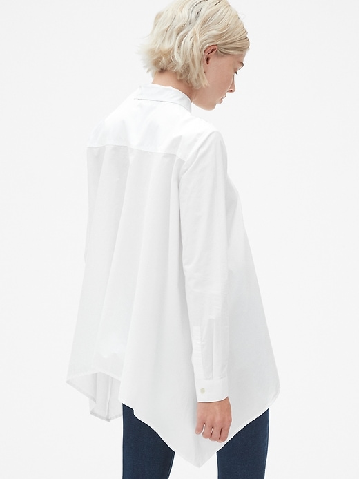 2 of 8 showing, with the color optic white of product Handkerchief Hem Shirt in Poplin