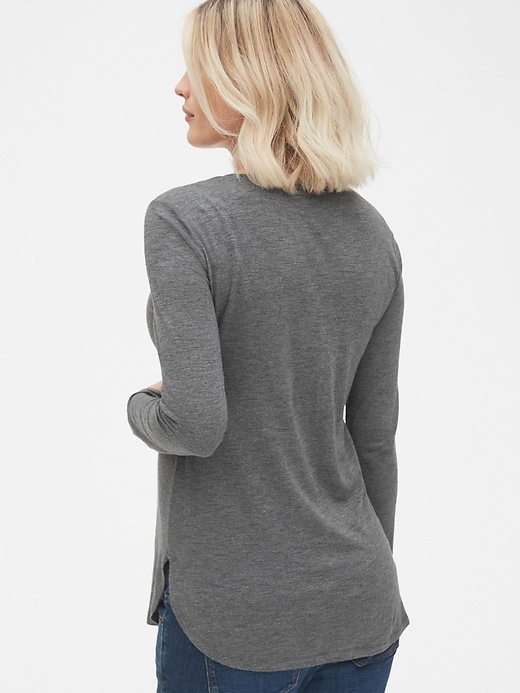 Image number 2 showing, Maternity Long Sleeve Tunic T-Shirt in Slub Jersey