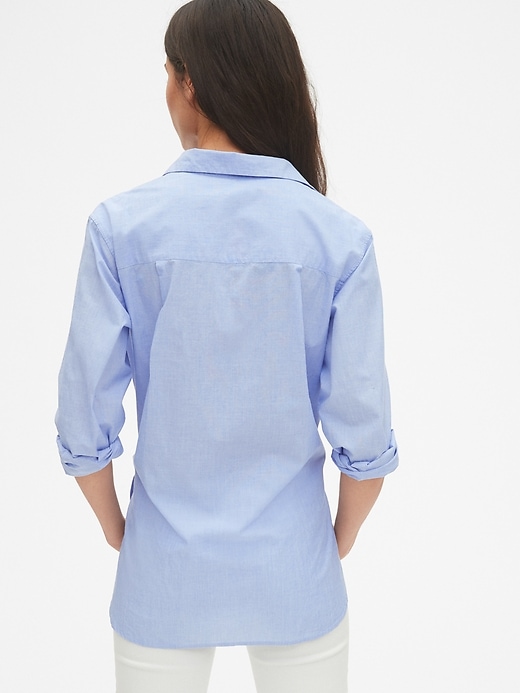 2 of 8 showing, with the color light blue of product Boyfriend Popover Shirt in Poplin