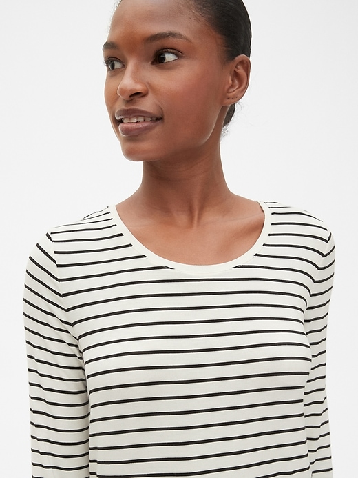 Image number 5 showing, Long Sleeve Stripe T-Shirt in Luxe Jersey