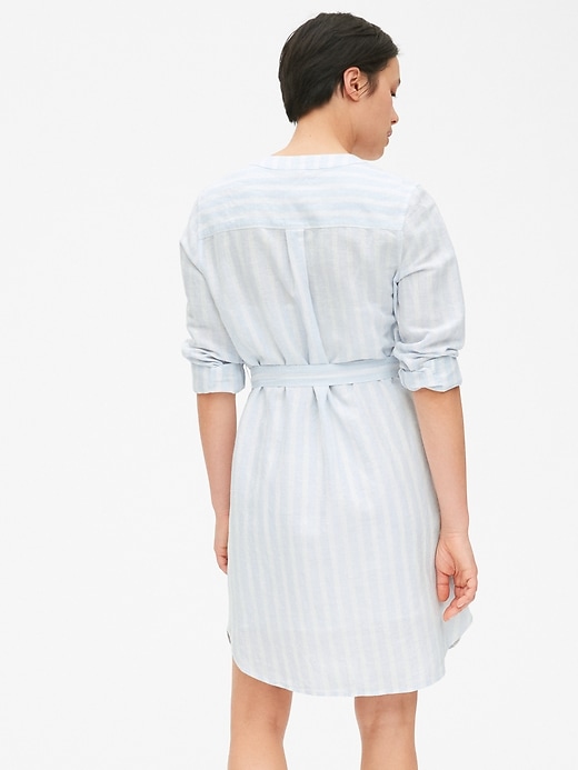 Image number 2 showing, Popover V-Neck Shirtdress in Linen