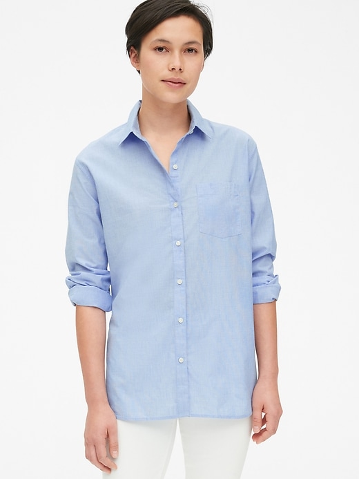 1 of 8 showing, with the color light blue of product Boyfriend Popover Shirt in Poplin