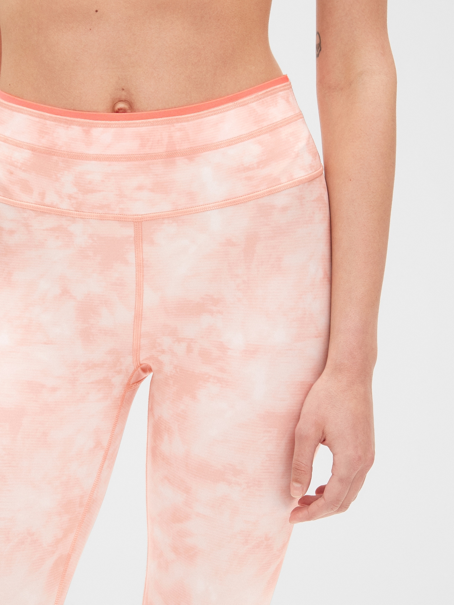 GapFit TieDye Capris in Eclipse Gap