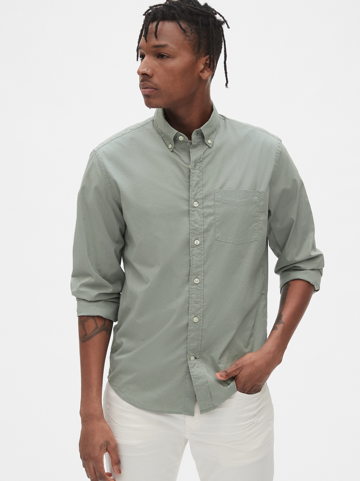 stretch poplin shirt in untucked fit