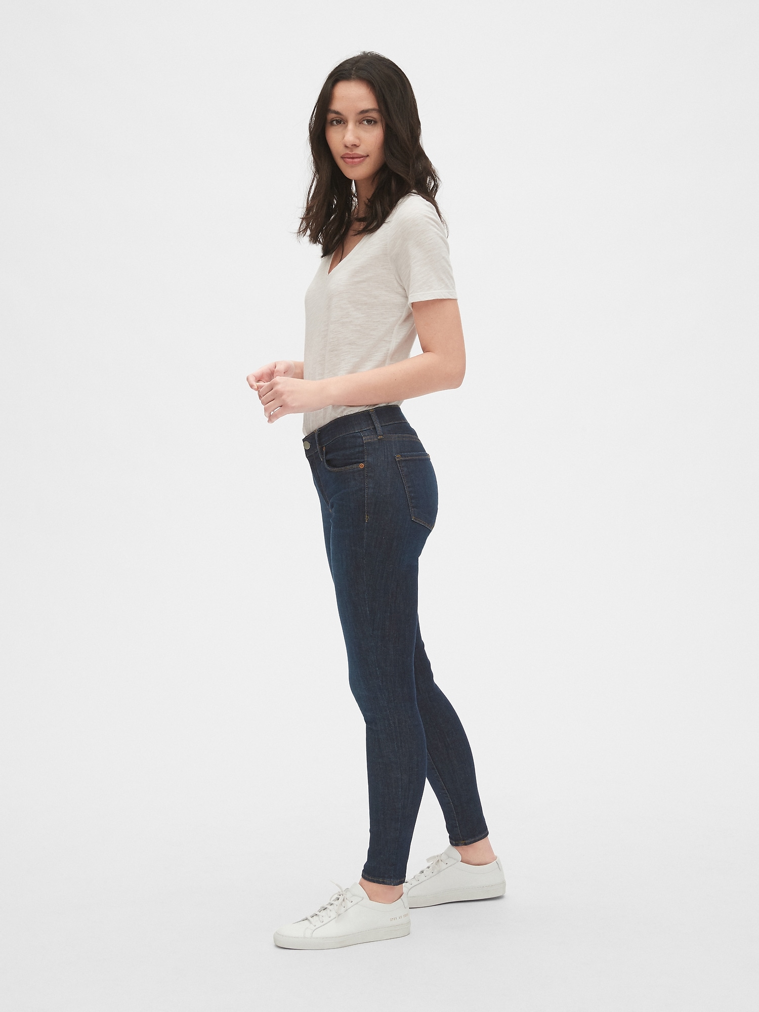 Mid Rise True Skinny Jeans in Sculpt 