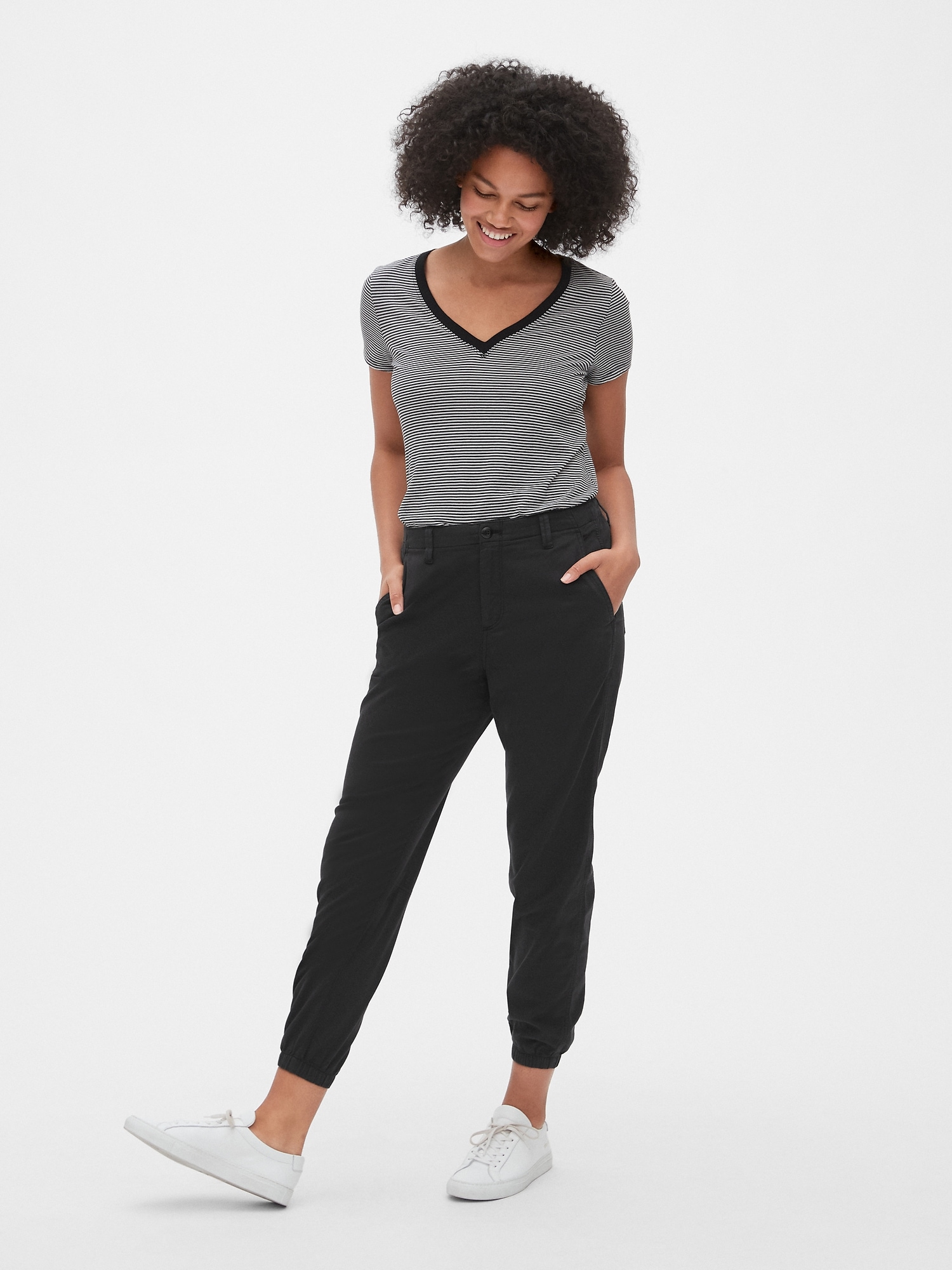 khaki joggers gap