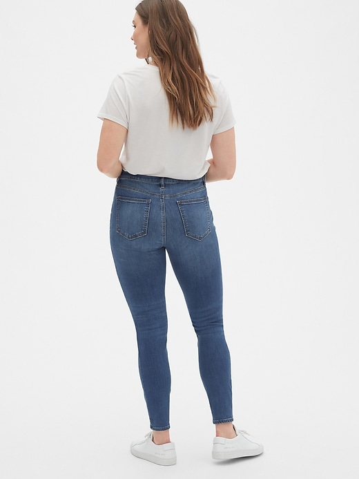 Image number 8 showing, Mid Rise True Skinny Jeans With Washwell&#153