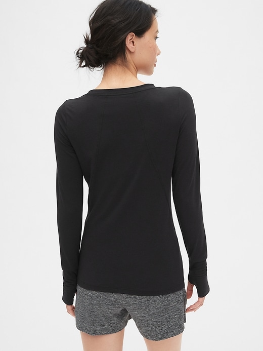 GapFit Breathe Long Sleeve T-Shirt