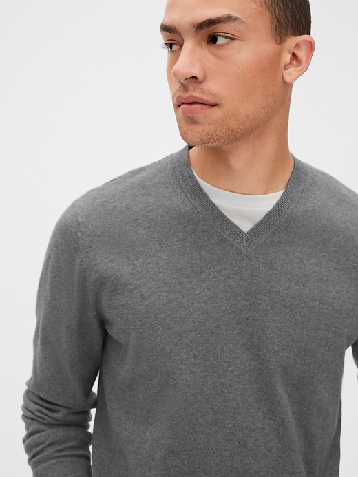 Image number 5 showing, Mainstay V-Neck Sweater
