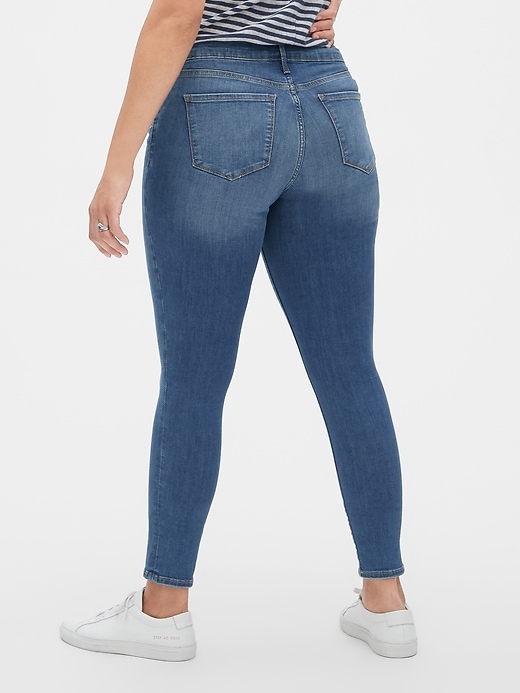 Image number 2 showing, Mid Rise True Skinny Jeans in Sculpt With Washwell&#153