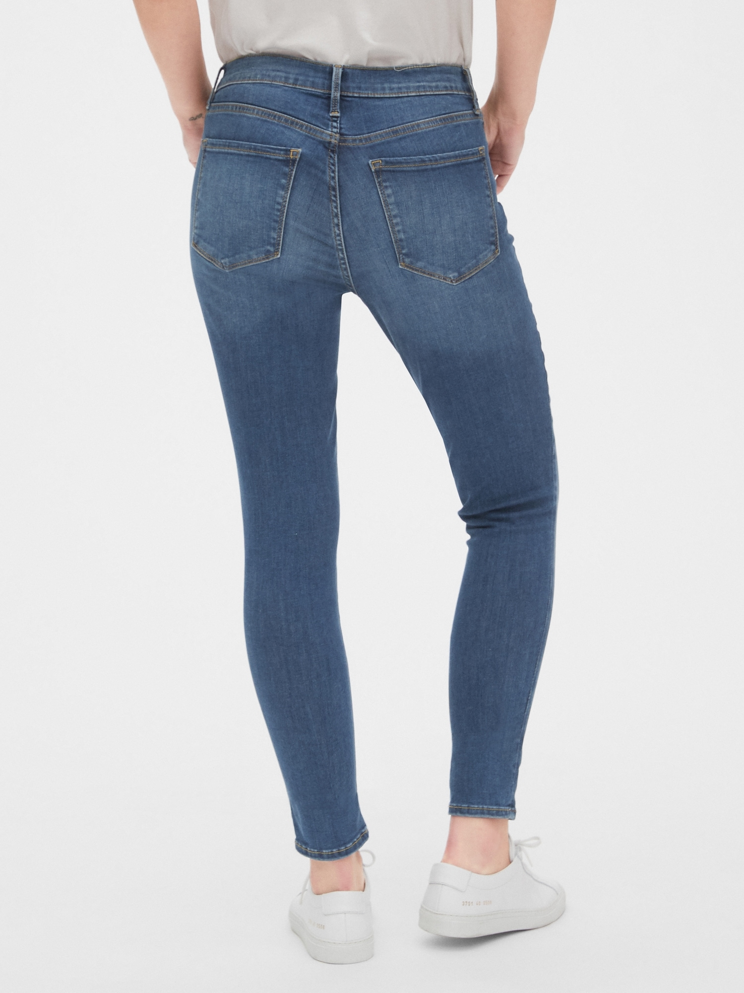 mid rise true skinny jeans in sculpt