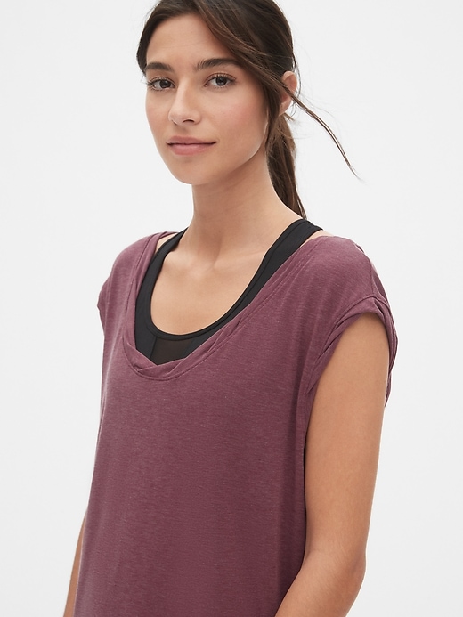 Image number 3 showing, Gapfit Breathe T-Shirt with Twist Detail