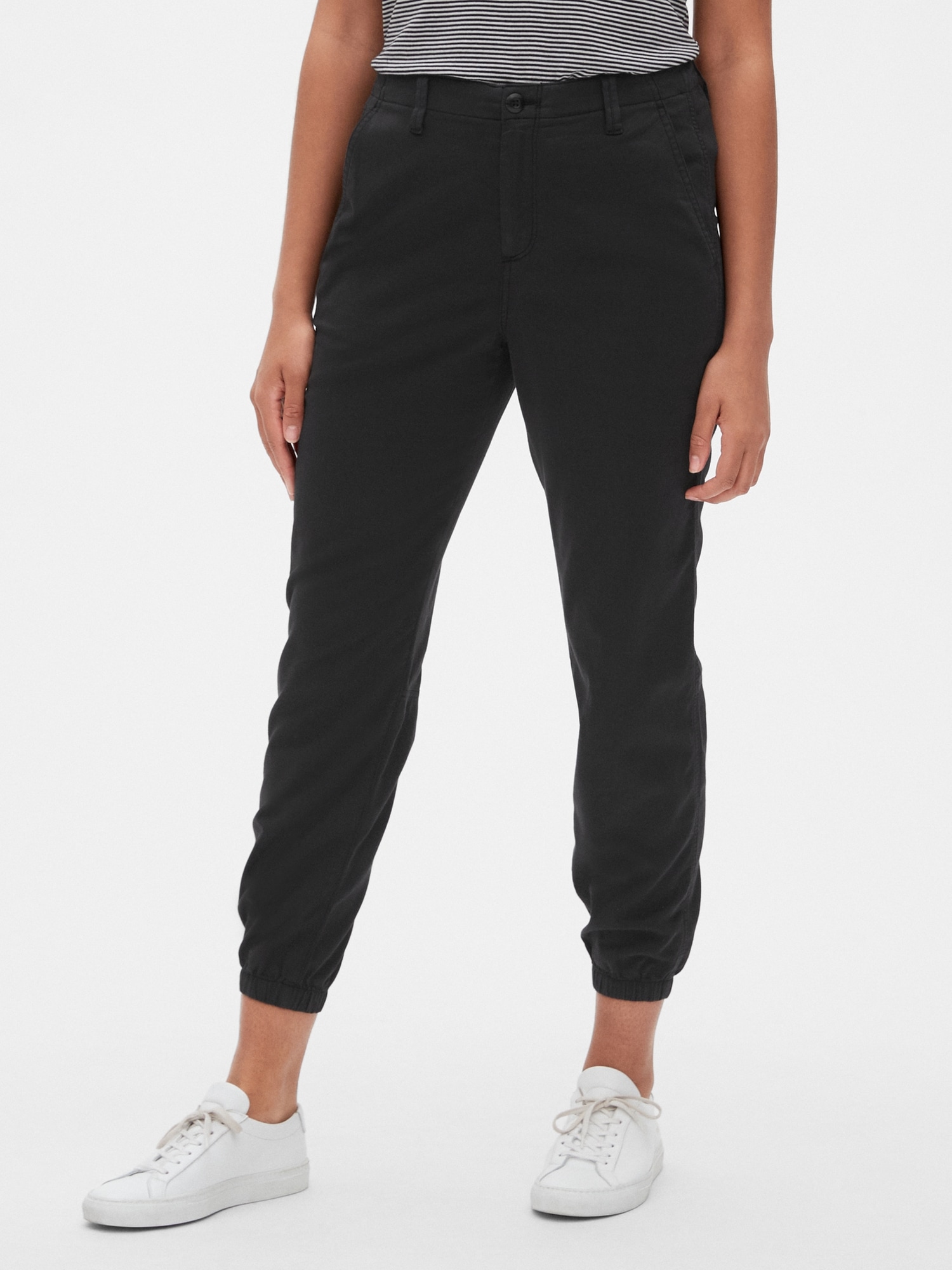 Black khaki joggers 2025