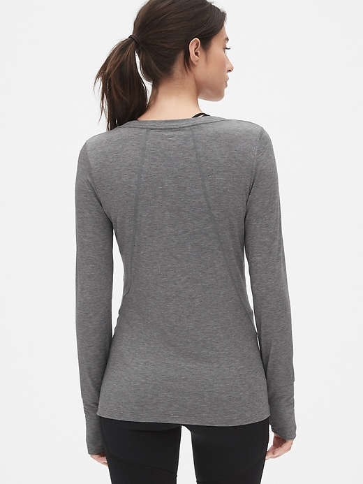 Image number 2 showing, GapFit Breathe Long Sleeve T-Shirt