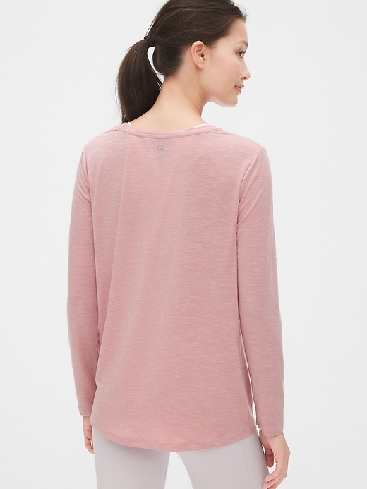 2 of 8 showing, with the color cavan pink rose of product GapFit Breathe Long Sleeve Twist-Front Top