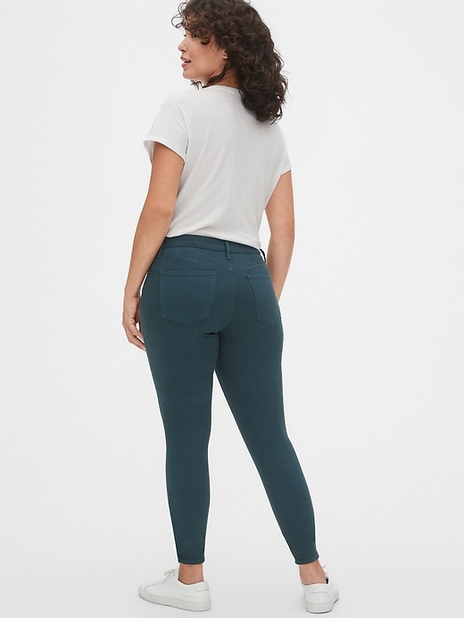 Image number 3 showing, Mid Rise True Skinny Jeans in Sculpt