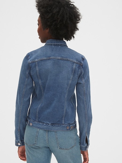 2 of 8 showing, with the color medium wash of product Soft Wear Denim Icon Jacket