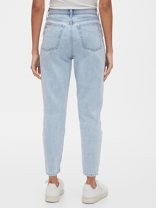 2 of 8 showing, with the color light indigo of product Sky High Rise Mom Jean with Washwell™